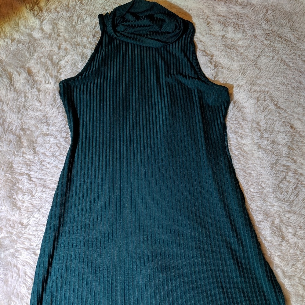 Kendall and Kylie sleeveless dress 🌼